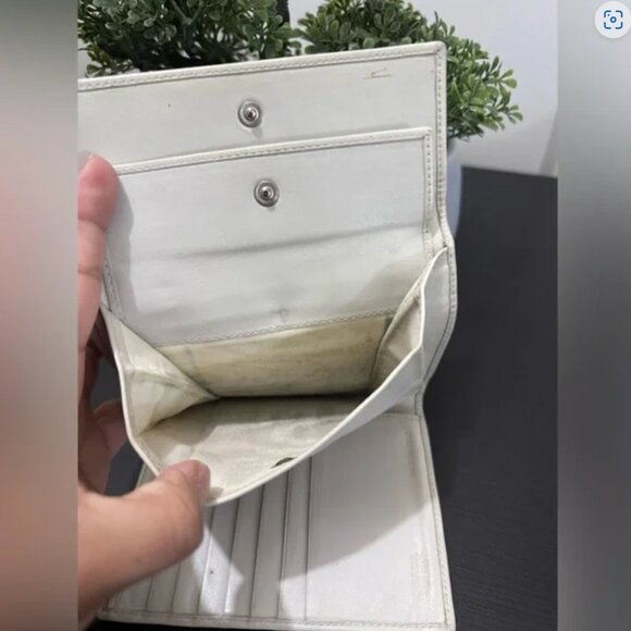 Prada White Leather Trifold wallet - Picture 6 of 14